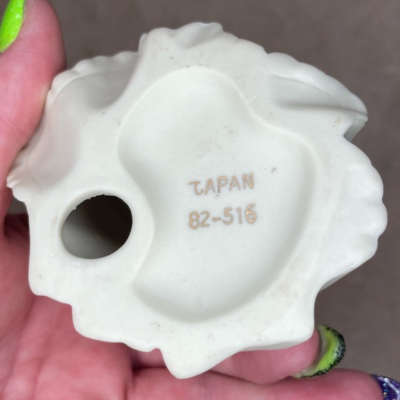 Vintage Lefton Antique Ivory Blond Girl With Flowers Hand Painted. Made in Japan - Picture 7 of 7